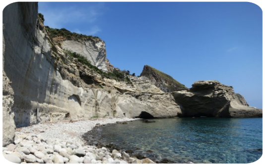 Ponza, L'isolana, bagno vecchio Ponza, L'isolana, bagno vecchio
