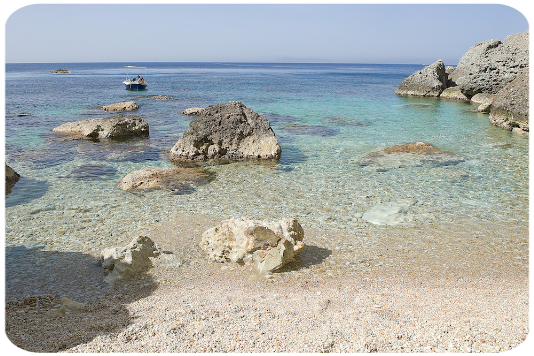Ponza, L'Isolana, cala felci Ponza, L'Isolana, cala felci