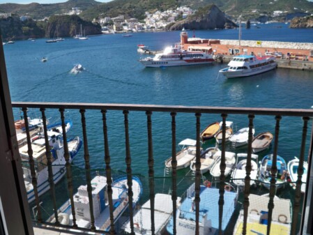 Ponza, L'Isolana, Porto Sotto