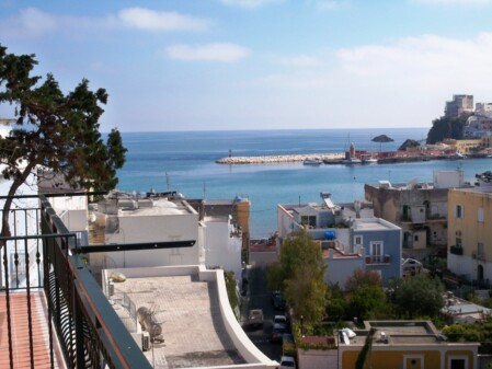 Ponza, L'Isolana, Trilo America