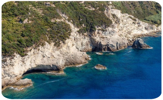 Ponza, L'Isolana, cala cecata Ponza, L'Isolana, cala cecata