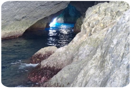 Ponza, L'Isolana, tunnel capo bianco Ponza, L'Isolana, tunnel capo bianco